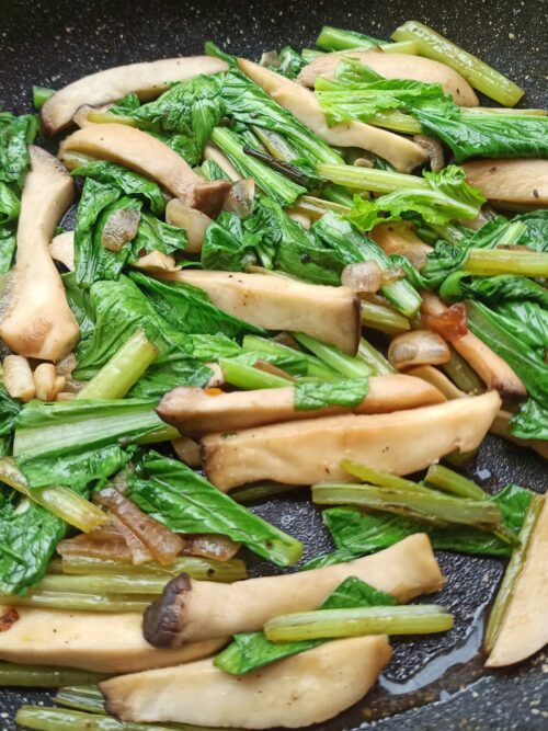 Burmese Kai-Lan and Mushroom Stirfry